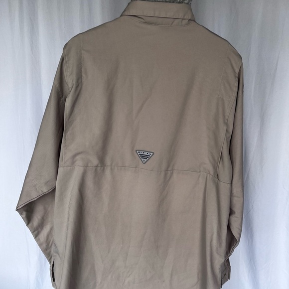 Columbia Tan Lightweight Casual Shirt - Picture 2 of 7
